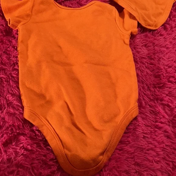 BUNDLE of 3 Onesies - Picture 16 of 16